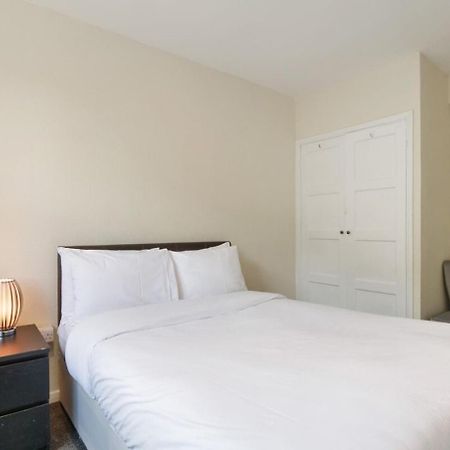 The Serene 2-Bedroom Flat W Free Street Parking 萨顿 外观 照片