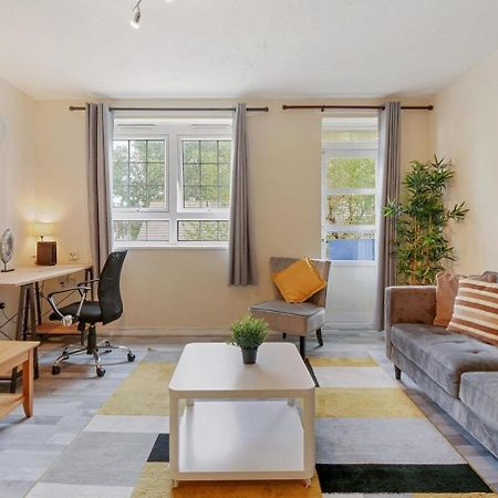 The Serene 2-Bedroom Flat W Free Street Parking 萨顿 外观 照片